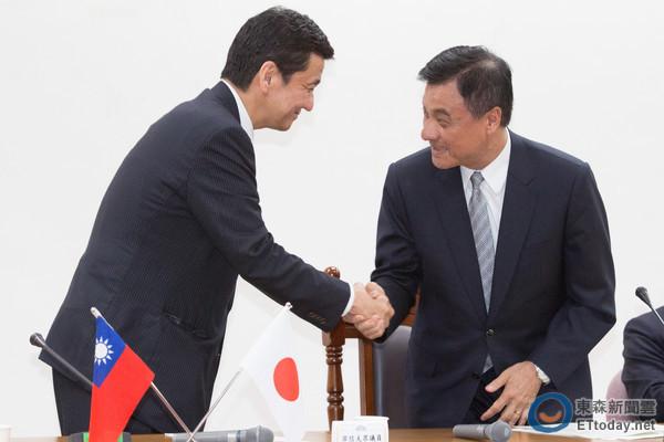 日本网友：如果台湾被对岸封锁，日本该怎么办？